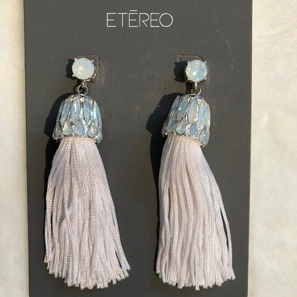 WHITE TASSEL EARRINGS BY ETEREO - Picture 2 of 4